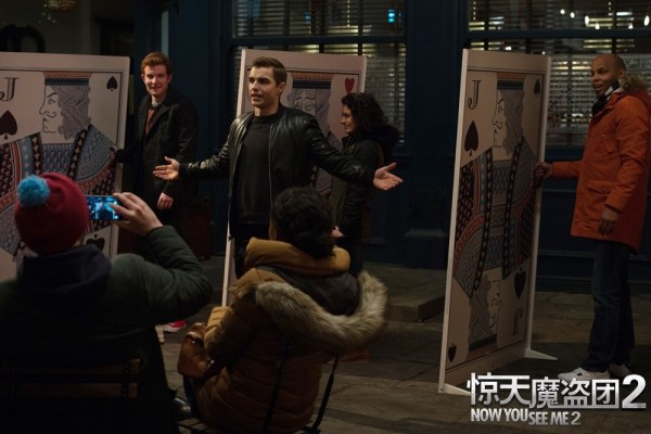 《惊天魔盗团2》发魔术班特辑 科波菲尔成后援